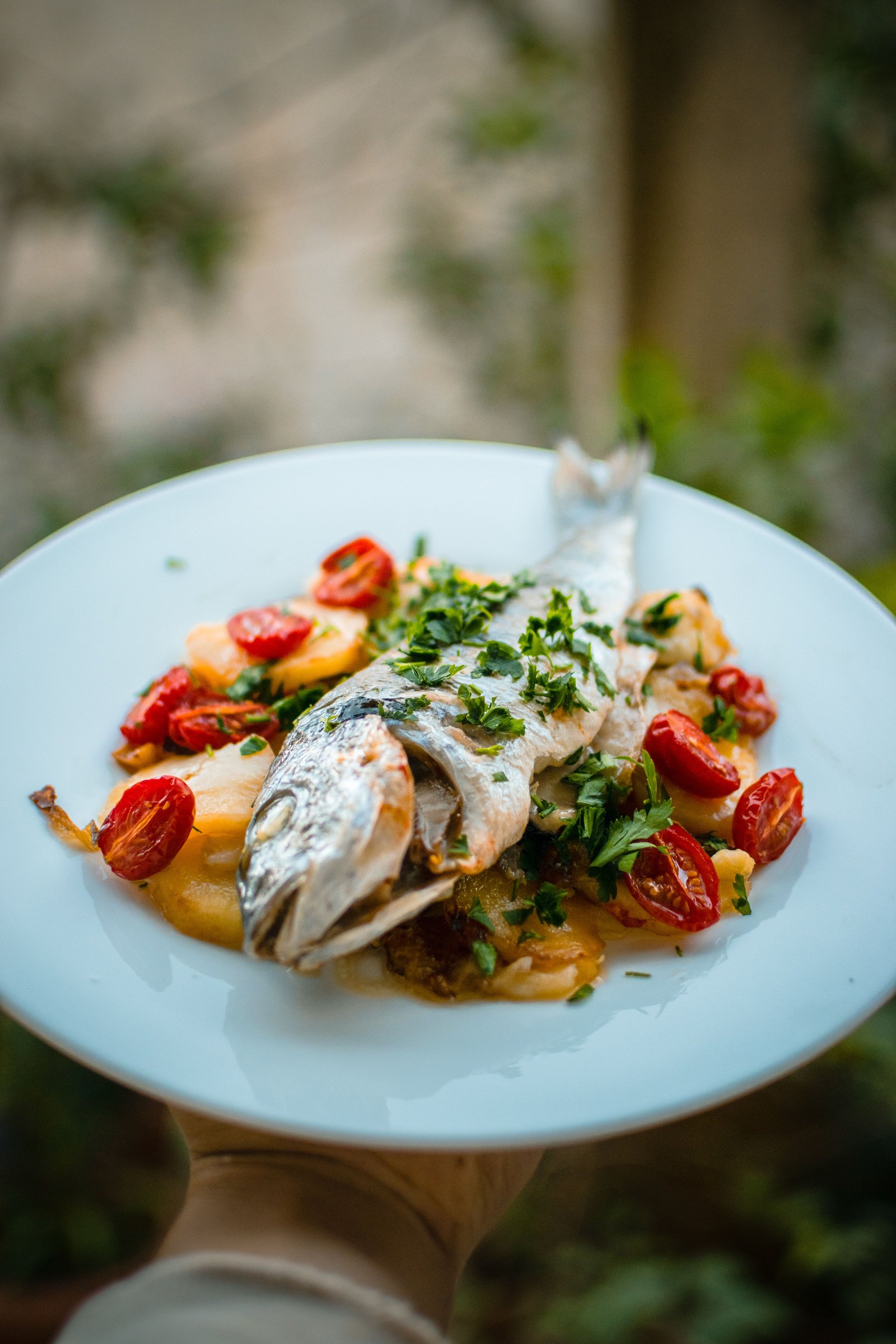 Filets de poisson en papillote, sauce poivrons